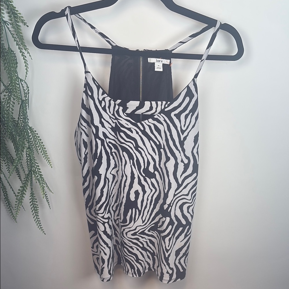 Bar III Black and White Backless Graphic Camisole ( ref T 419)